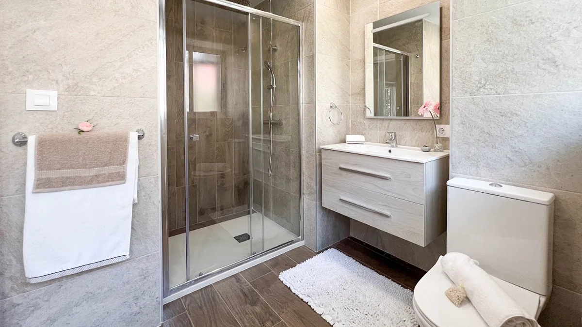 Baños de diseño reformados en Valencia