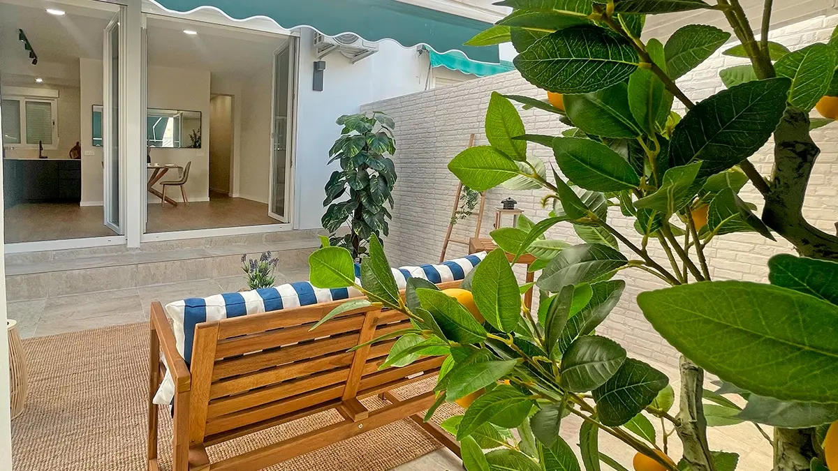 Terraza reformada en vivienda de Valencia