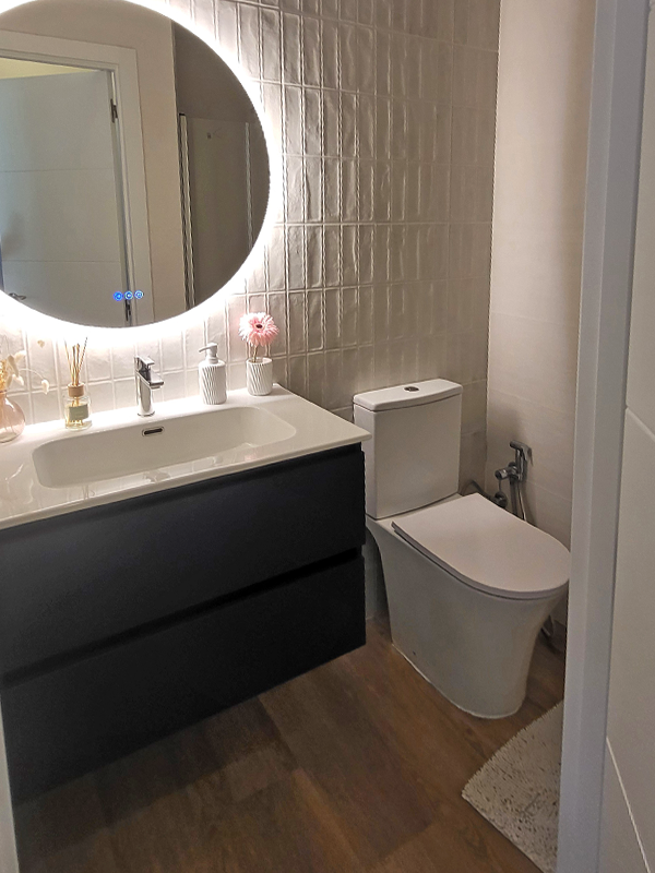 Detalles en negro y materiales nobles